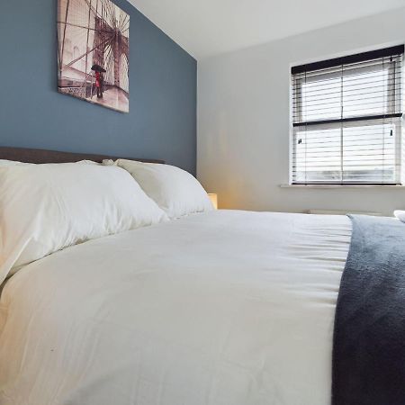 247 Serviced Accommodation In Stafford- 3Br Townhouse Exterior photo