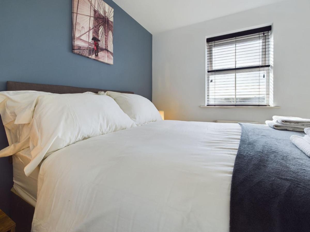 247 Serviced Accommodation In Stafford- 3Br Townhouse Exterior photo