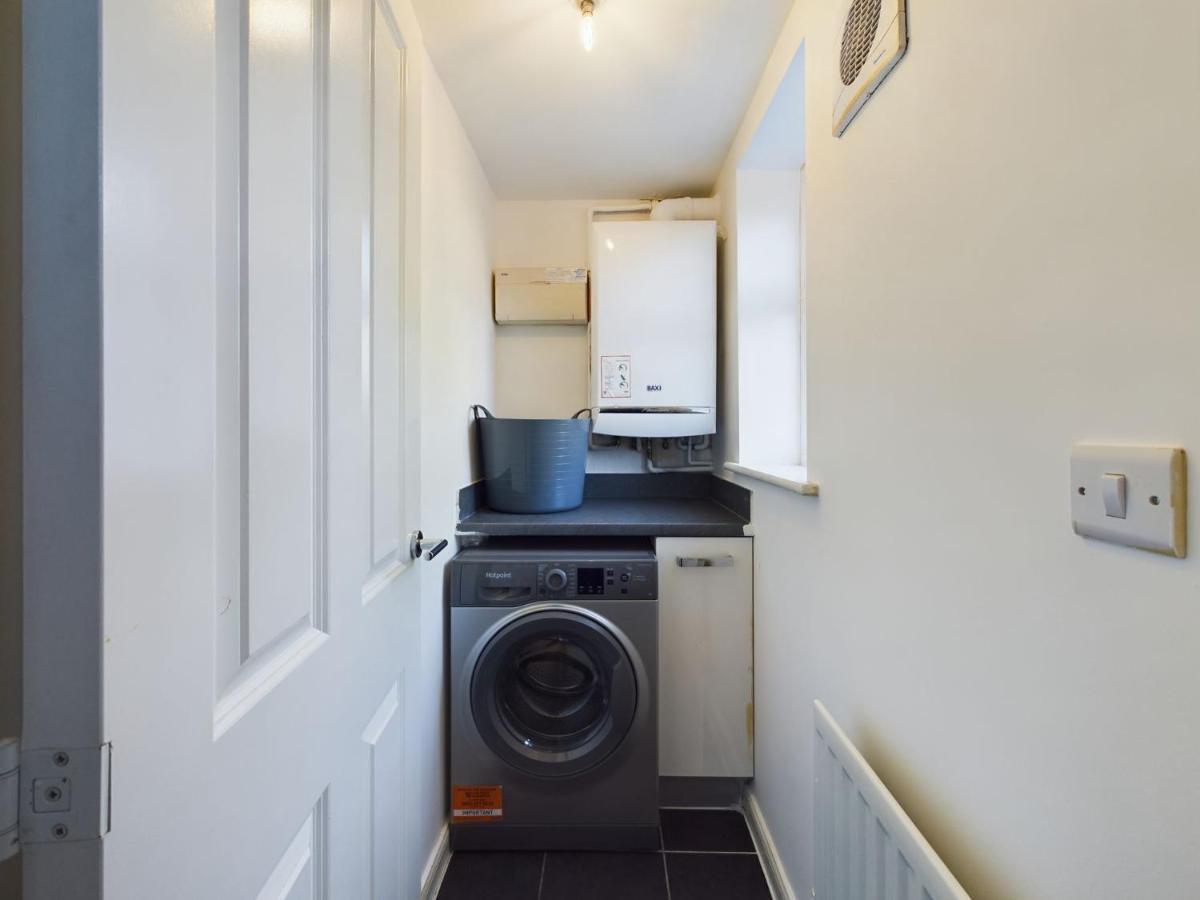 247 Serviced Accommodation In Stafford- 3Br Townhouse Exterior photo