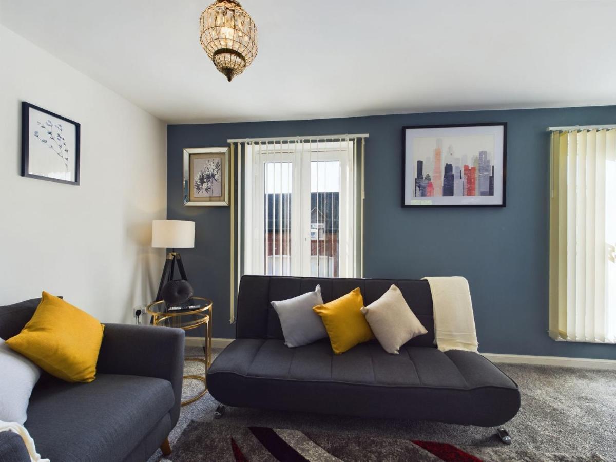 247 Serviced Accommodation In Stafford- 3Br Townhouse Exterior photo