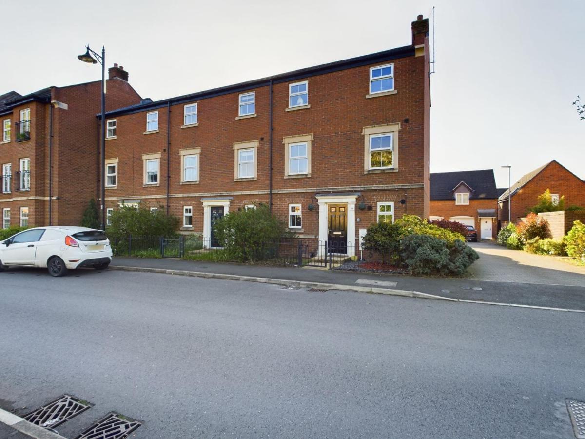 247 Serviced Accommodation In Stafford- 3Br Townhouse Exterior photo