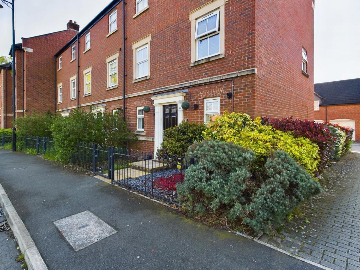247 Serviced Accommodation In Stafford- 3Br Townhouse Exterior photo