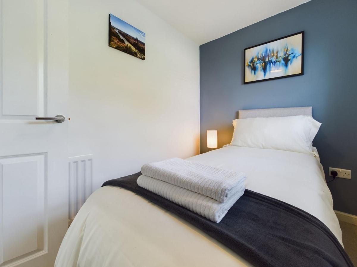 247 Serviced Accommodation In Stafford- 3Br Townhouse Exterior photo