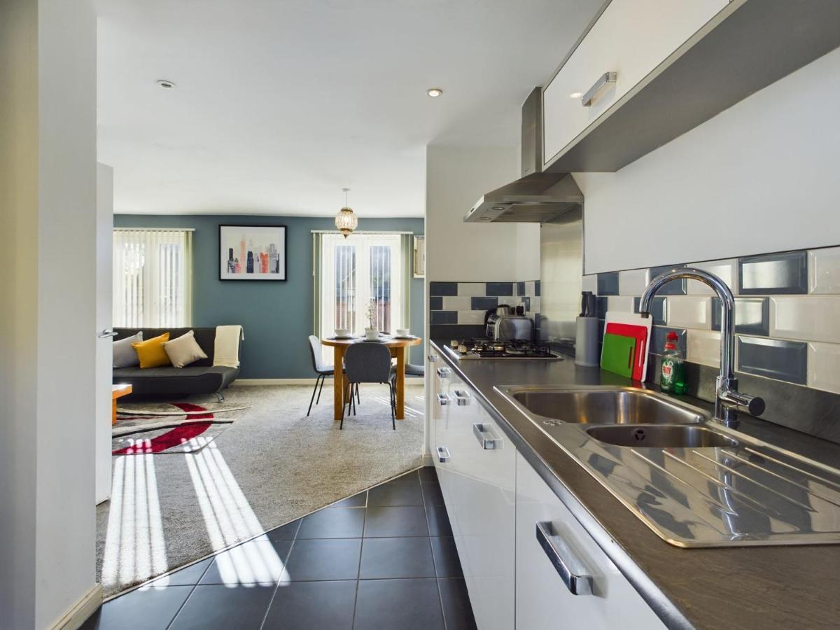 247 Serviced Accommodation In Stafford- 3Br Townhouse Exterior photo